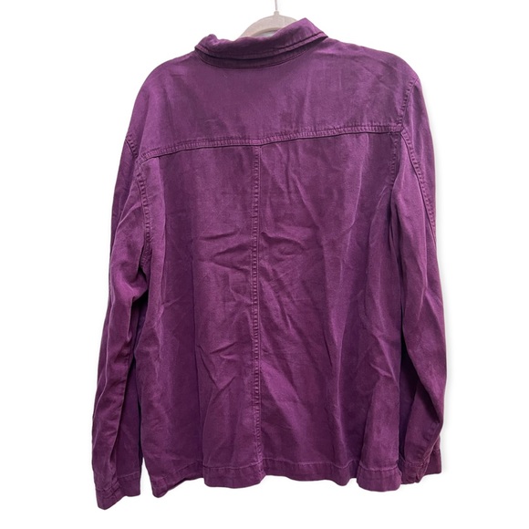 Vintage purple button up, with decorative buttons - Picture 2 of 4
